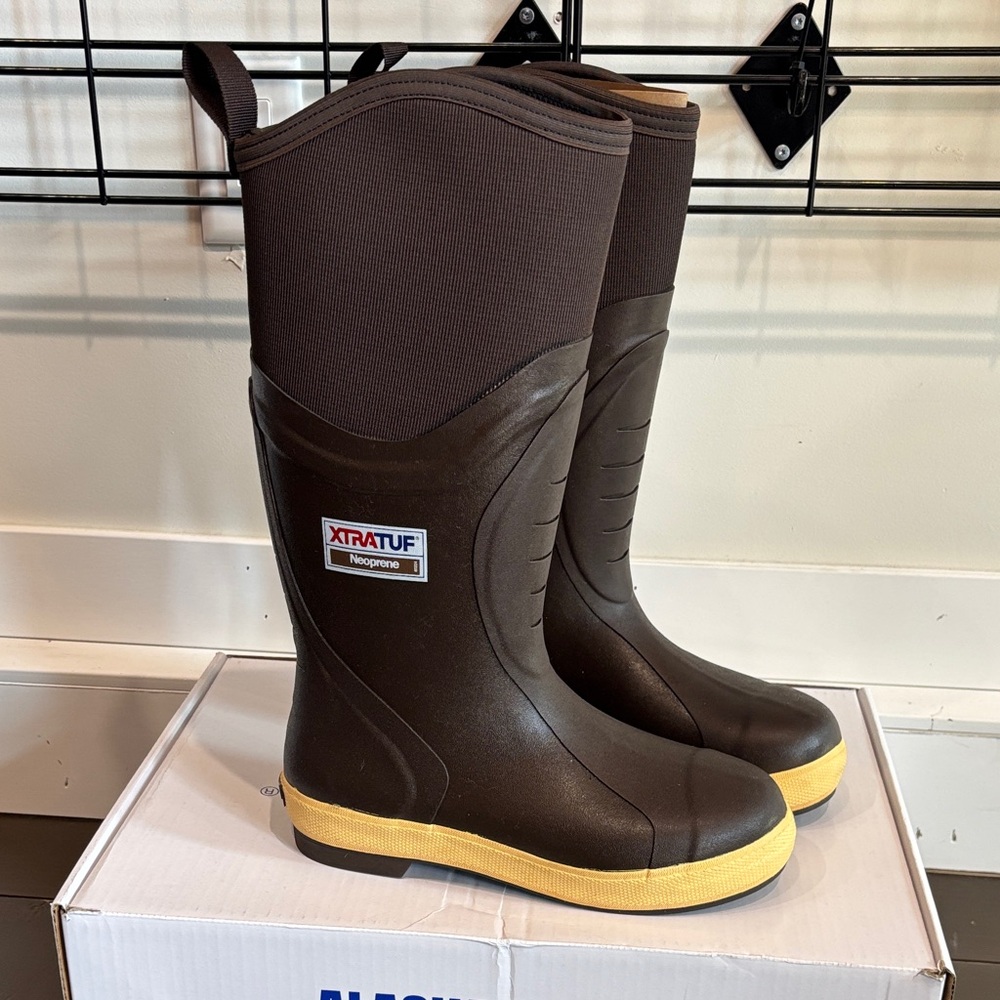 Last chance! XTRATUF 15” elite boot men’s size 9 new with box